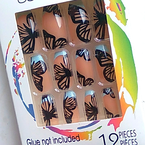 Butterfly fashion nails - Picture 1 of 4